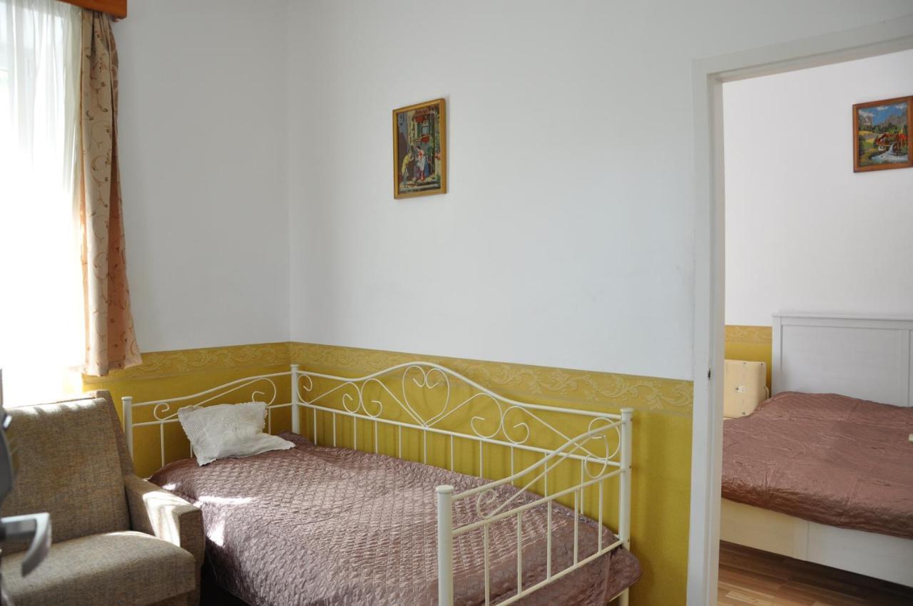 לינה וארוחת בוקר Fertőboz Gloriett Panzio מראה חיצוני תמונה