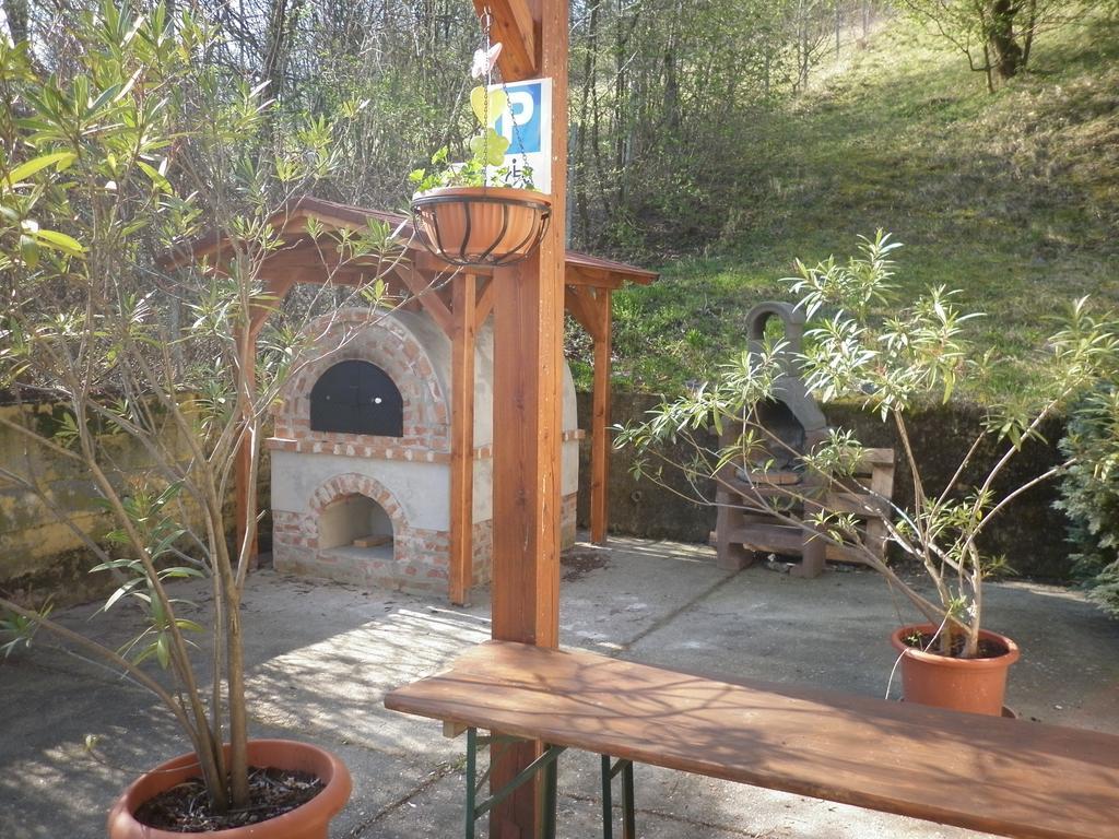 לינה וארוחת בוקר Fertőboz Gloriett Panzio מראה חיצוני תמונה